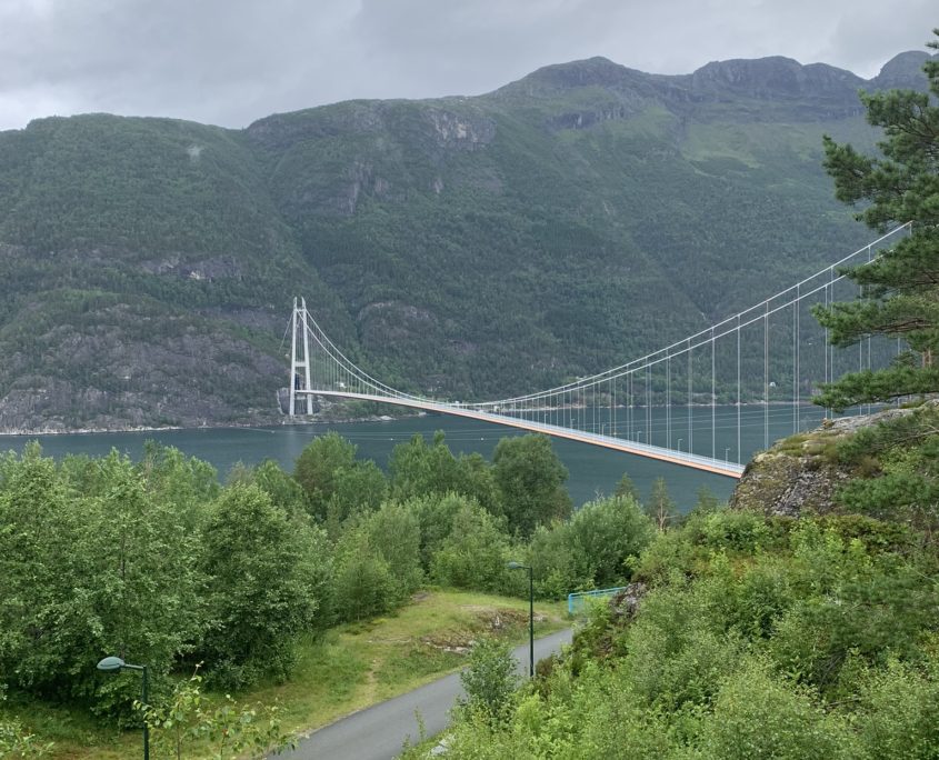 Noorwegen Brug over de Hardangerfjord