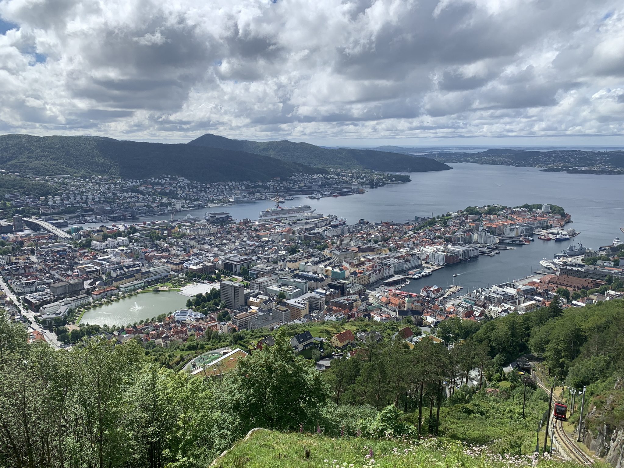 Noorwegen Uitzicht vanaf de Fløibanen op Bergen