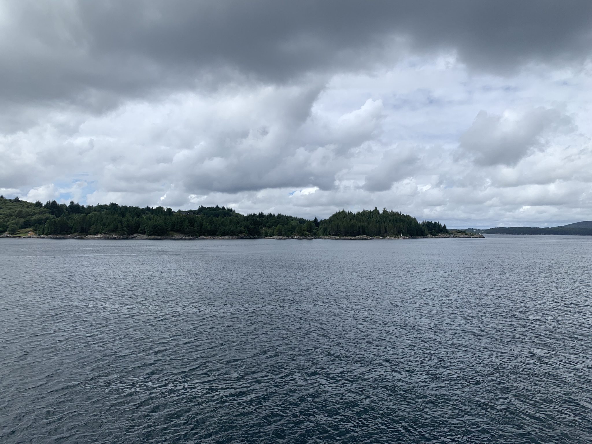 Noorwegen Veerboot tussen Sandvikvåg en Halhjem