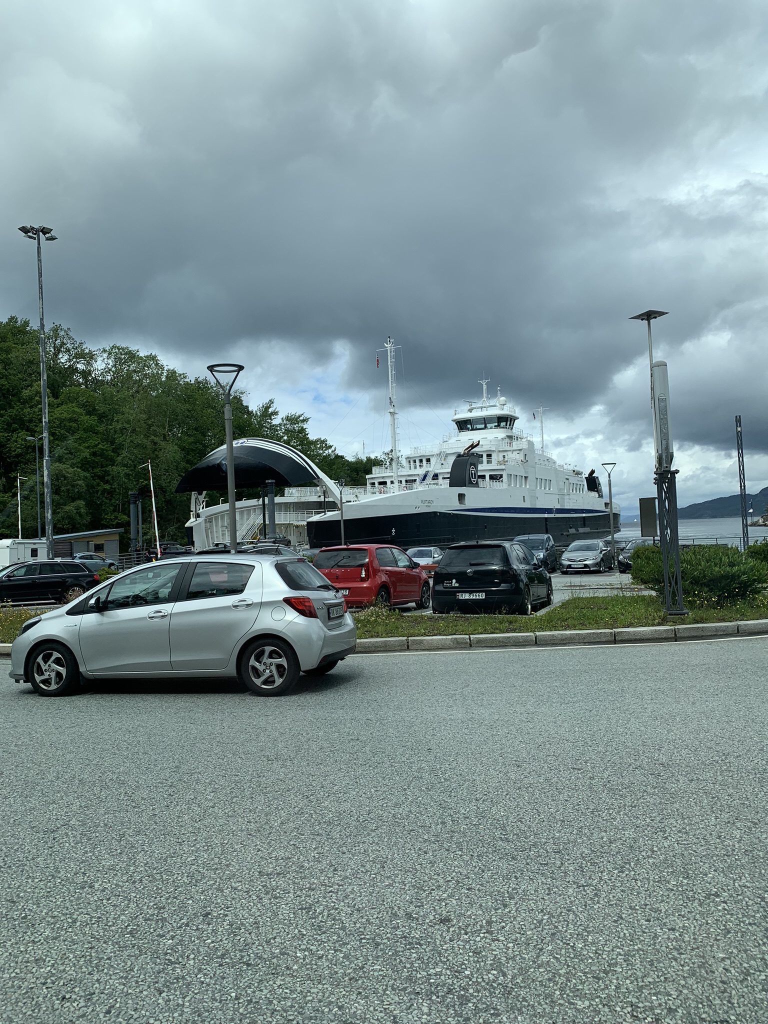 Noorwegen Veerboot tussen Sandvikvåg en Halhjem